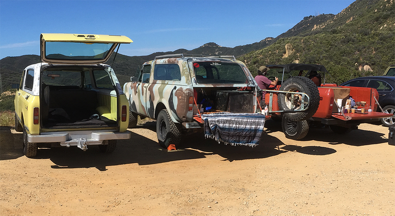 The yellow truck is a “standard” Traveller, while my camo one has an apparently unusual combination tailgate.